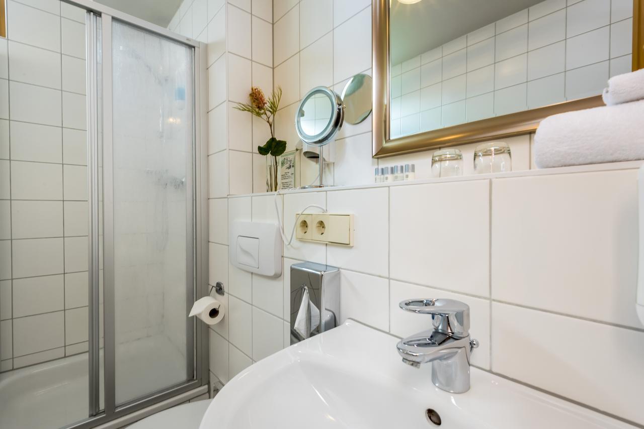 Hotel Ambassador-Berlin Gruenau Buitenkant foto